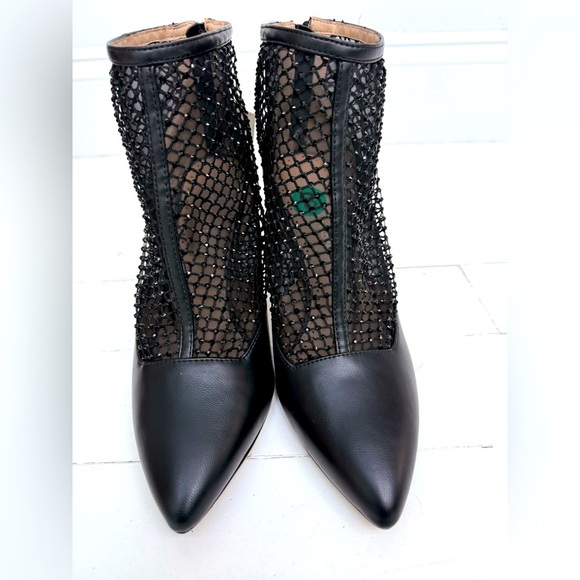 Adrienne Vittadini Shoes - NWOT Adrienne Vittadini Nisa Mesh Bootie